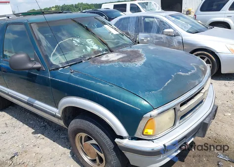 1996 Chevrolet Blazer from USA, damaged, VIN 1GNDT13W6T2213355